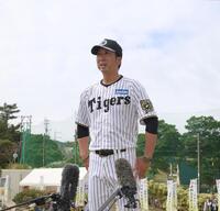 　総括インタビューに臨む藤川監督（撮影・北村雅宏）
