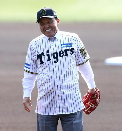 阪神　岡田顧問が２軍新球場　満員のスタンドに「すごいね」と感嘆