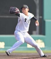 　力投する先発の門別（撮影・西田忠信）