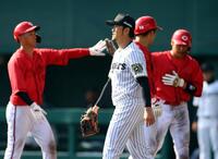 　５回、同点に追いつかれる岩貞（撮影・山口登）