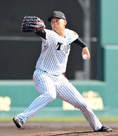 　力投する先発の門別（撮影・西田忠信）