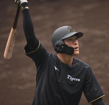 　打撃練習する高寺（撮影・西田忠信）