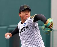 　５回、力投する村上（撮影・山口登）