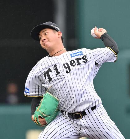 　力投する先発の伊原（撮影・西田忠信）