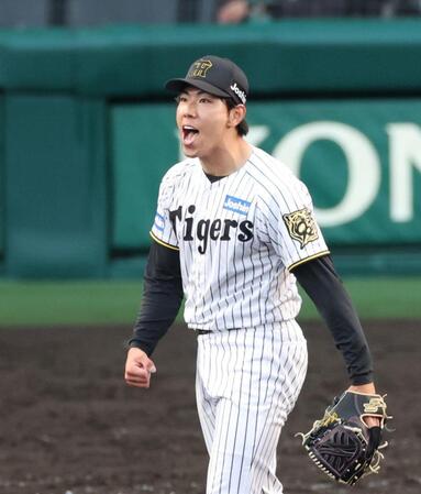 　９回、鵜飼を空振り三振に斬り、ほえる工藤（撮影・中田匡峻）