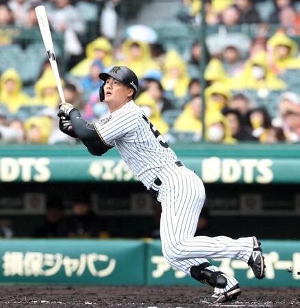 　２回、左越えに本塁打を放つ前川（撮影・田中太一）