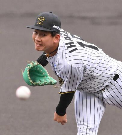 　力投する先発の伊原（撮影・西田忠信）