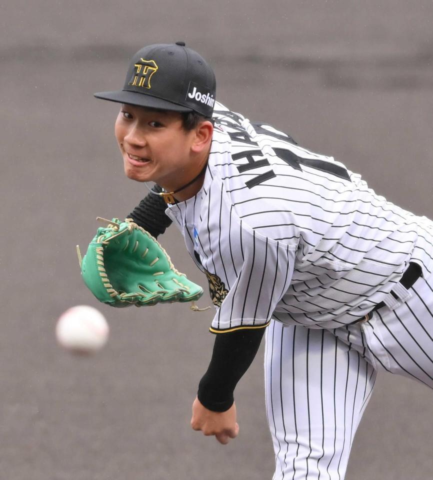 　力投する先発の伊原（撮影・西田忠信）