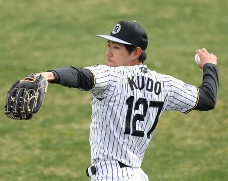 　キャッチボールをする工藤（撮影・中田匡峻）