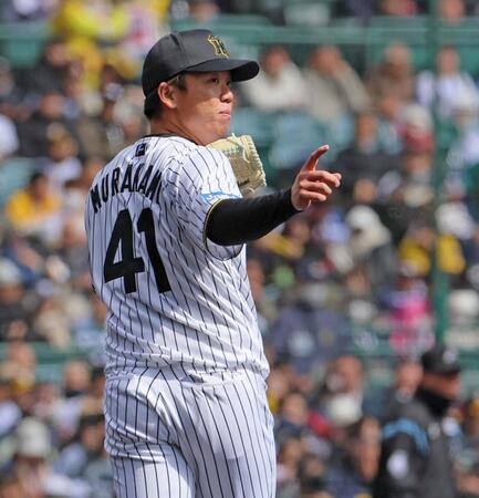 　２回、筒香を一ゴロに打ち取った村上（撮影・北村雅宏）