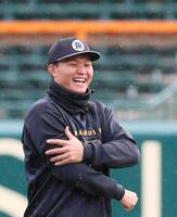 　練習中に満面の笑みを見せる森下（撮影・北村雅宏）