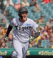 　３回、２点適時打を放ち、雄たけびを上げる高寺（撮影・北村雅宏）