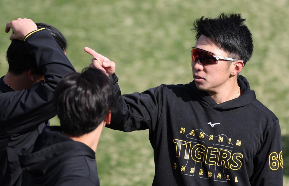 　チームに合流した石井（撮影・中田匡峻）