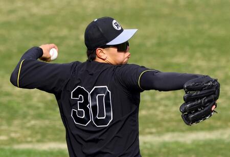 　キャッチボールする門別（撮影・山口登）