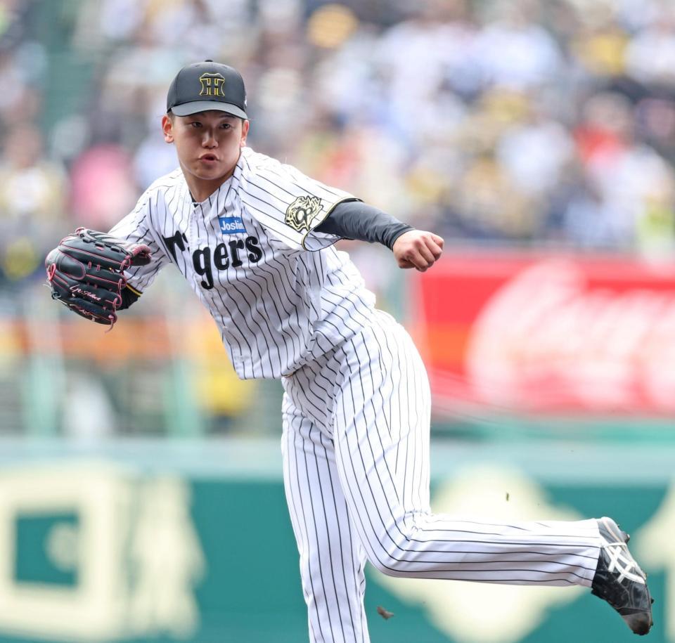 　力投する先発投手の門別（撮影・中田匡峻）