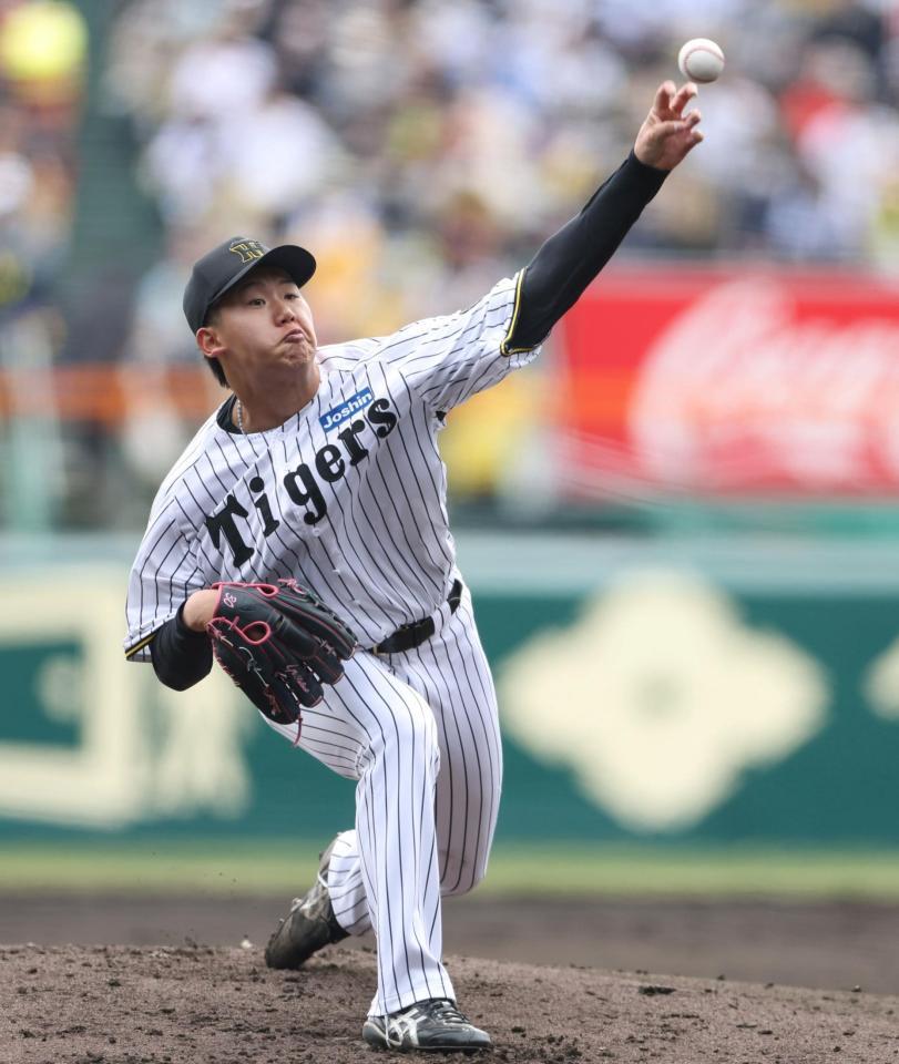 　力投する先発投手の門別（撮影・中田匡峻）