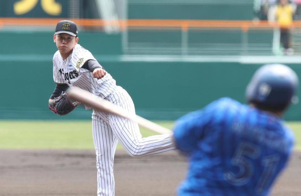 　１回、宮崎を右飛に打ち取る門別（撮影・中田匡峻）