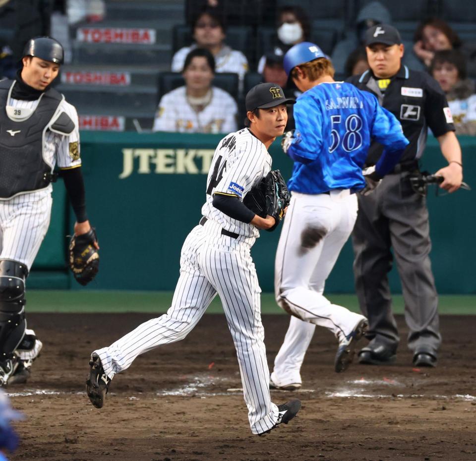 ９回、勝ち越しを許す島本（撮影・山口登）