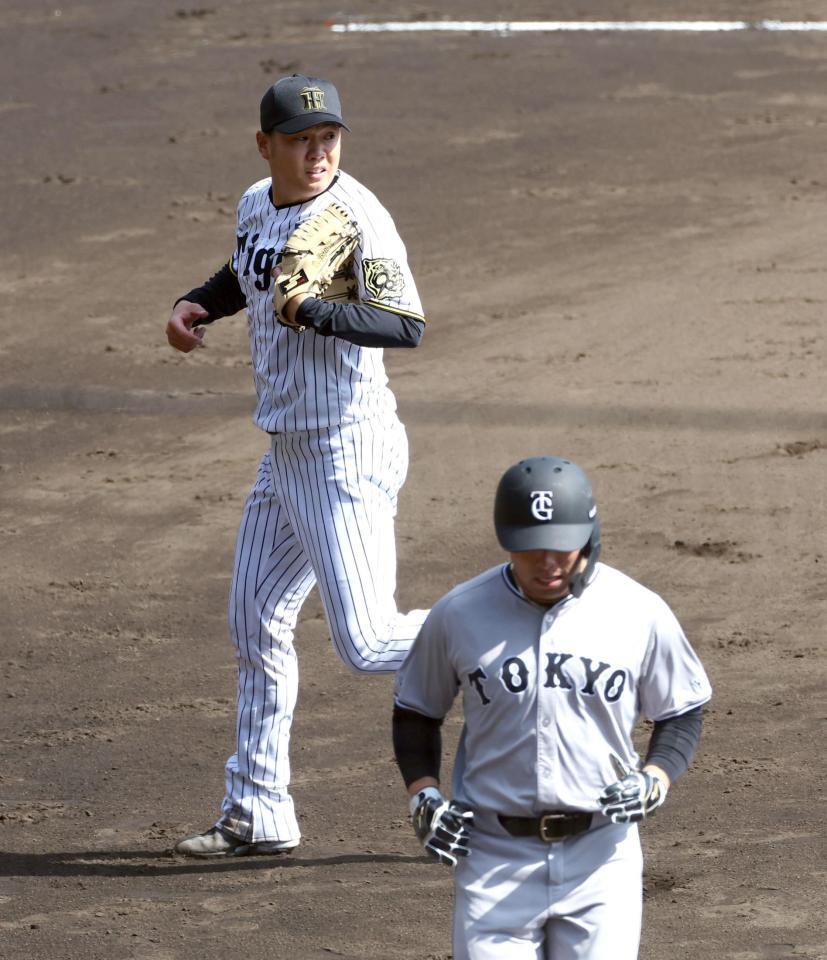 　３回、失点を許す西勇（右は浅野）＝撮影・山口登