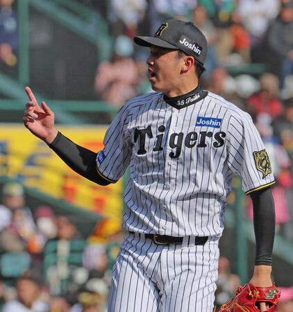 　６回、中山のスイングをアピールする才木（撮影・北村雅宏）