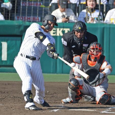 　７回、右前打を放つ前川（撮影・中田匡峻）