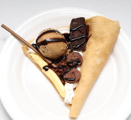 　ほんのり大人味！小幡のチョコ尽くしクレープ（撮影・中田匡峻）