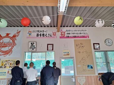 　掛布ＯＢ会長が訪れた気仙沼フェニックスバッティングセンター