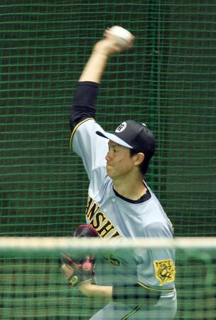 　キャッチボールする湯浅