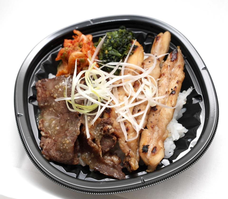 　藤川監督の塩だれ牛肩ロース×鶏せせり丼