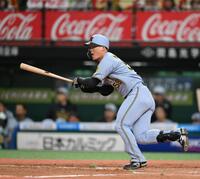 　９回、前川が内野安打を放つ（撮影・堀内翔）