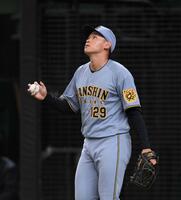 　７回、適時打を許した早川（撮影・堀内翔）