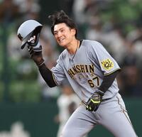 　５回、適時打を放った高寺は二盗を失敗するも積極的な姿勢を見せた（撮影・田中太一）