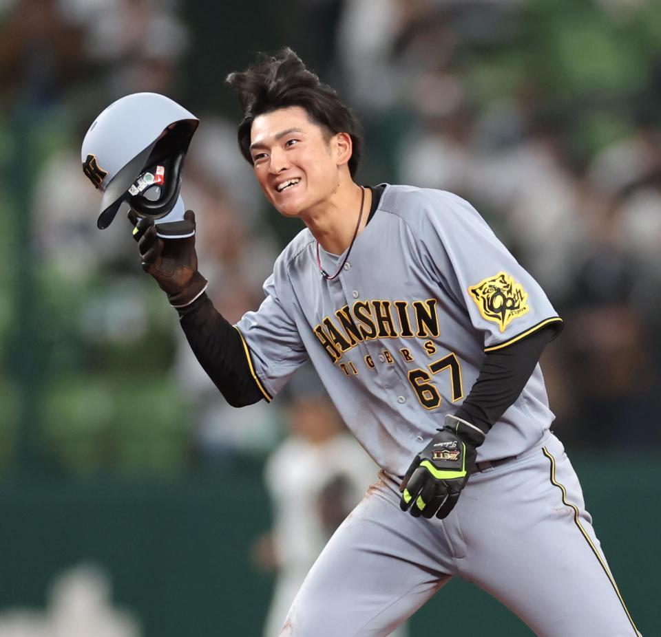 　５回、適時打を放った高寺は二盗を失敗するも積極的な姿勢を見せた（撮影・田中太一）