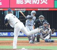 　５回、左前打を放つ中野（撮影・西岡正）