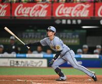 　３回、中野が左前打を放つ（撮影・堀内翔）