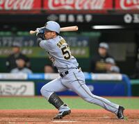 　５回、島田が２点適時三塁打を放つ（撮影・堀内翔）