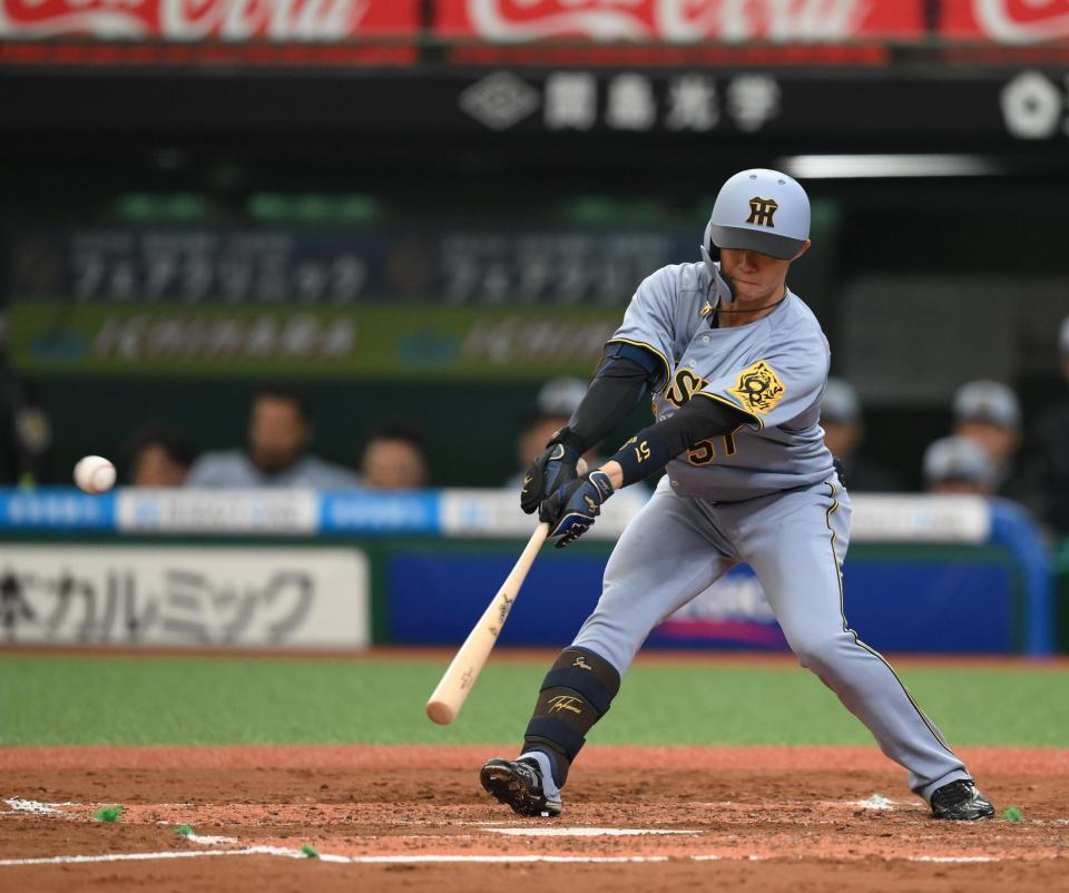 　３回、中野が左前打を放つ（撮影・堀内翔）