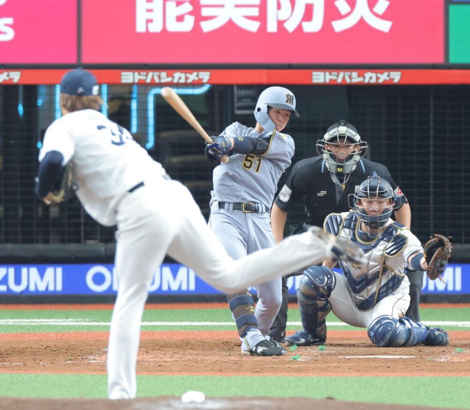 　５回、左前打を放つ中野（撮影・西岡正）