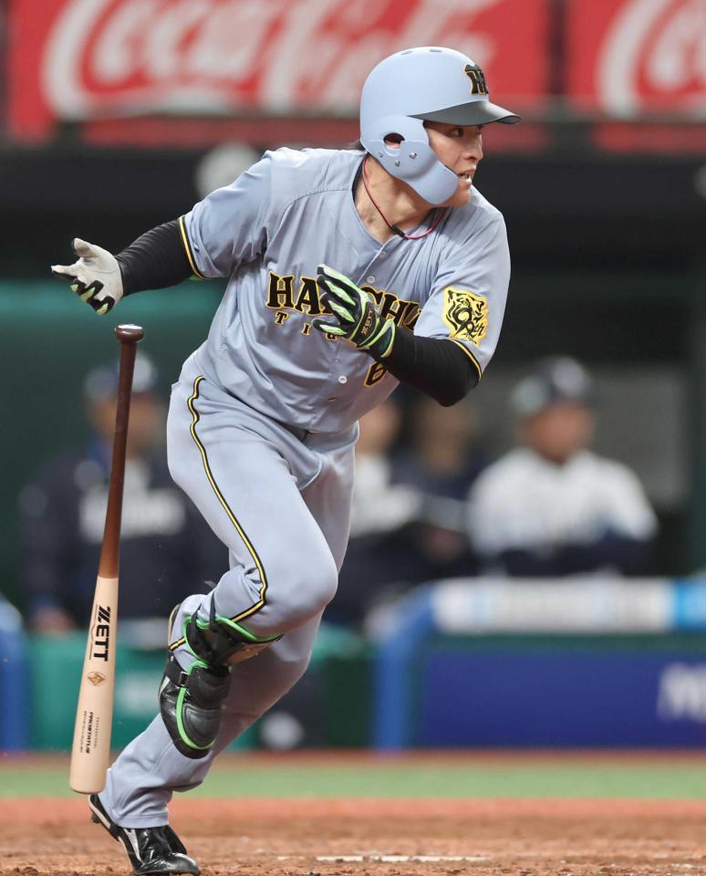 　５回、適時打を放つ高寺（撮影・田中太一）