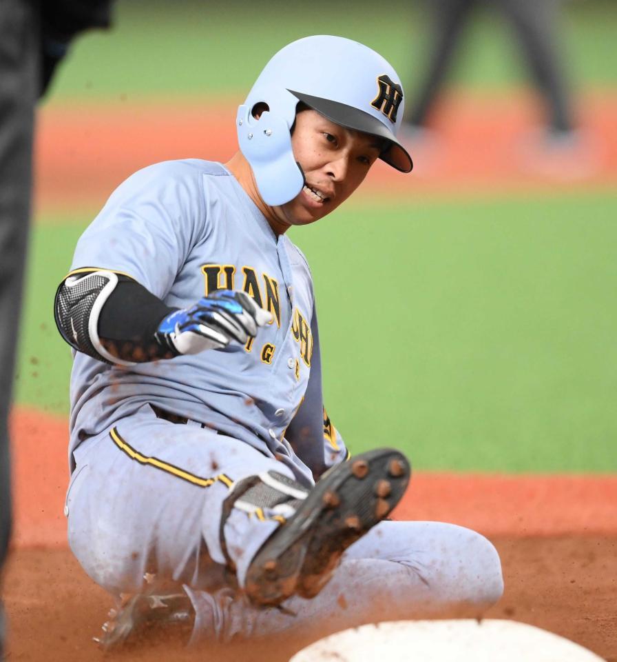 　５回、同点三塁打を放ち、滑り込む島田（撮影・堀内翔）