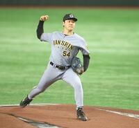 　投内連係でマウンドに立つ木下（撮影・中田匡峻）