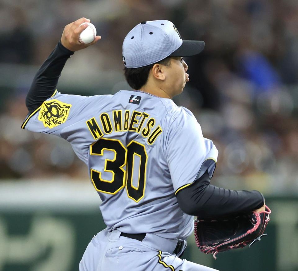 　力投する門別（撮影・西岡正）