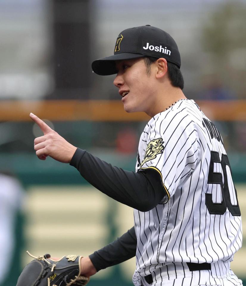 ４回、佐藤を一ゴロに打ち取った富田（撮影・北村雅宏）