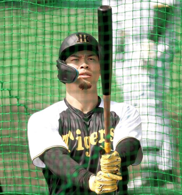 阪神・佐藤輝 バックスクリーン直撃3発 森下「エグい」柵越え8発