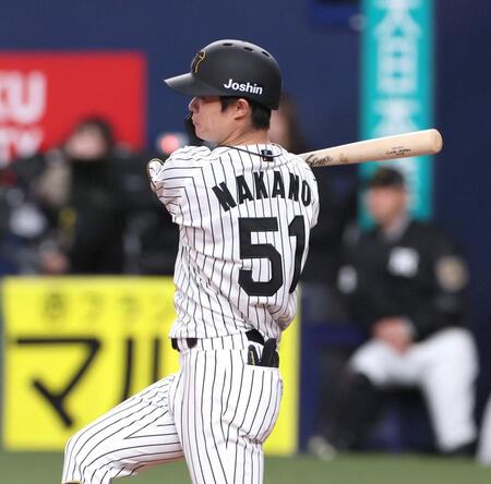 　３回、右前打を放つ中野（撮影・北村雅宏）