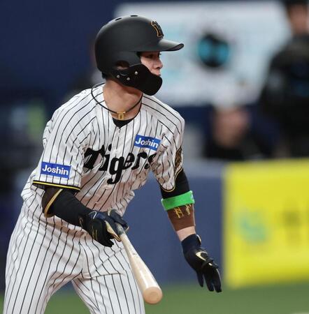 　３回、今季初安打を放つ中野（撮影・田中太一）