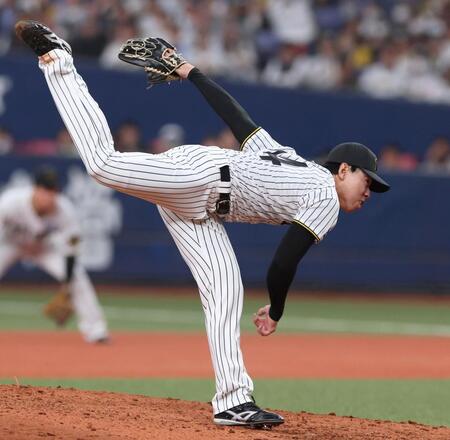 　８回から登板する工藤（撮影・北村雅宏）