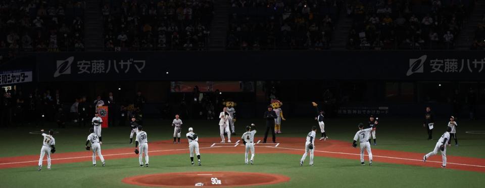創設90周年の阪神 掛布雅之OB会長らレジェンドOB8人が