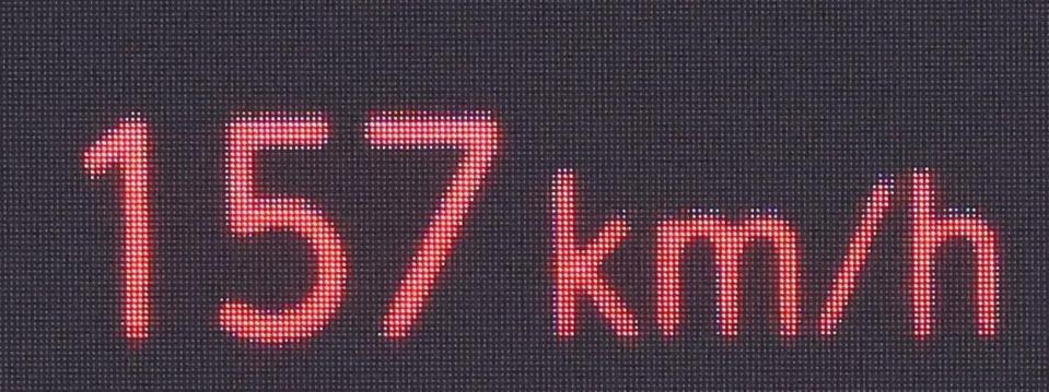 　１回、デュプランティエが投じた１５７キロの球速表示（撮影・北村雅宏）