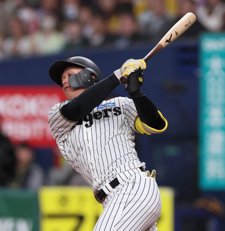 　３回、空振り三振に倒れる森下（撮影・北村雅宏）